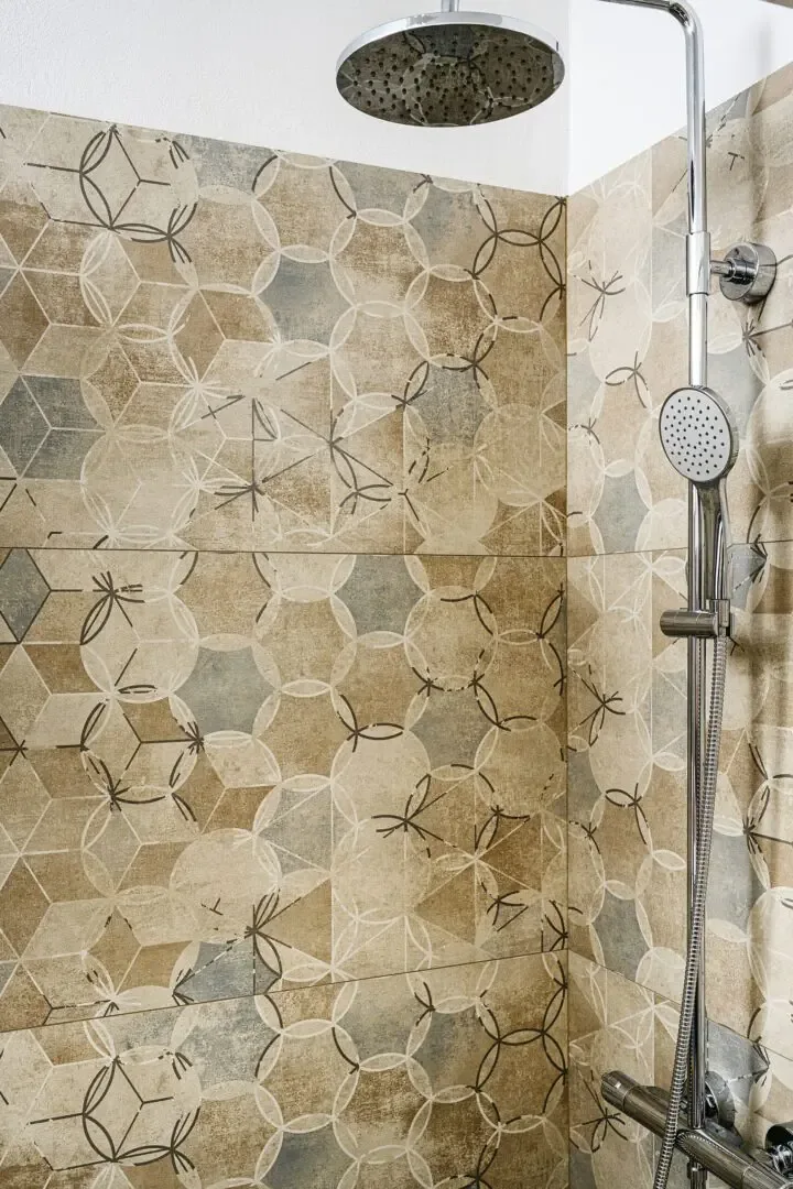 Gres decorato per il bagno
