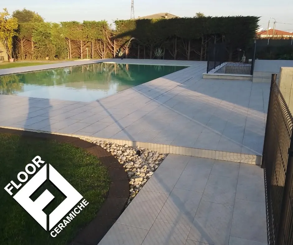 Bordo piscina in gres